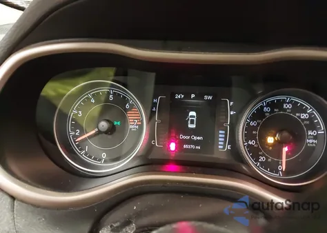 2016 Jeep Cherokee Latitude из США, поврежденный, VIN 1C4PJMCB0GW152657